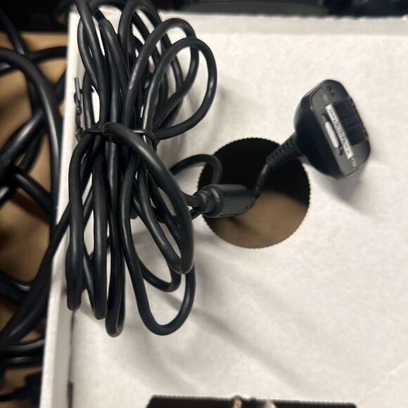 XBox 360 4GB Kinect Console in Original Box TESTED!! NEEDS CLEANED - Picture 10 of 16